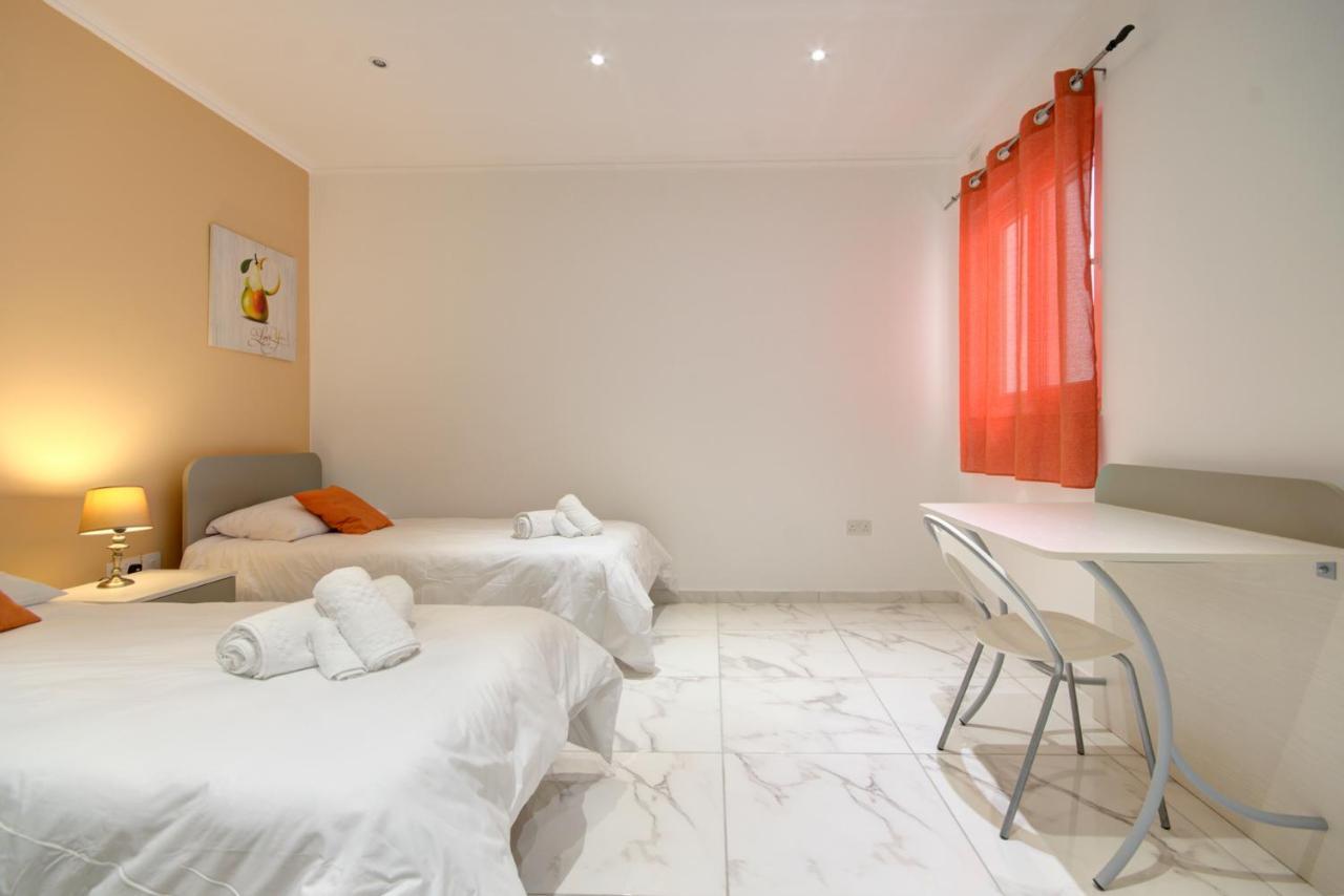 Beachfront Pretty Holiday Home Mellieħa Extérieur photo